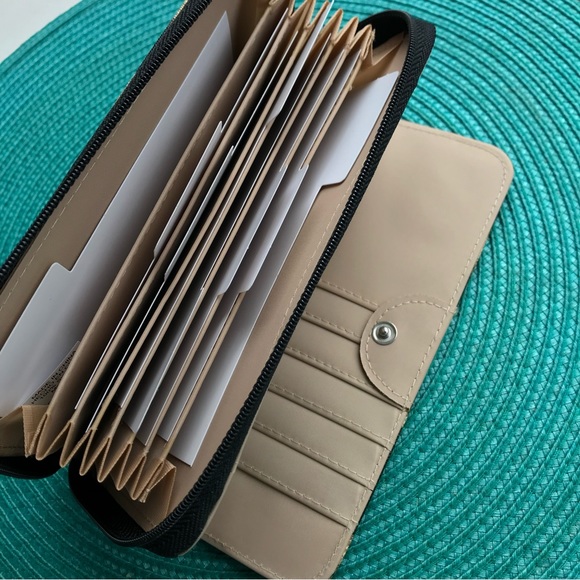 PU Leather Animal Print Organizer. Zip enclosure. Cute! New - Picture 5 of 7